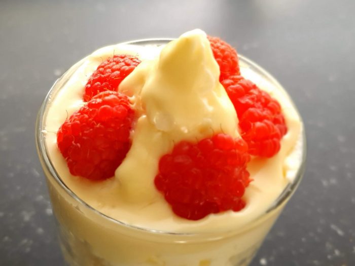 Snelle tiramisu met frambozen en witte chocolade
