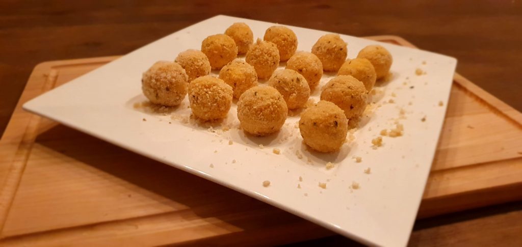 gefrituurde mozzarellabolletjes