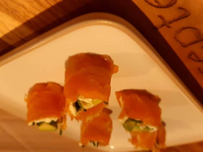 Zalm avocado rolletjes