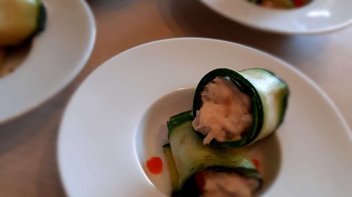 courgette rolletjes met tonijn salade en zalm eitjes