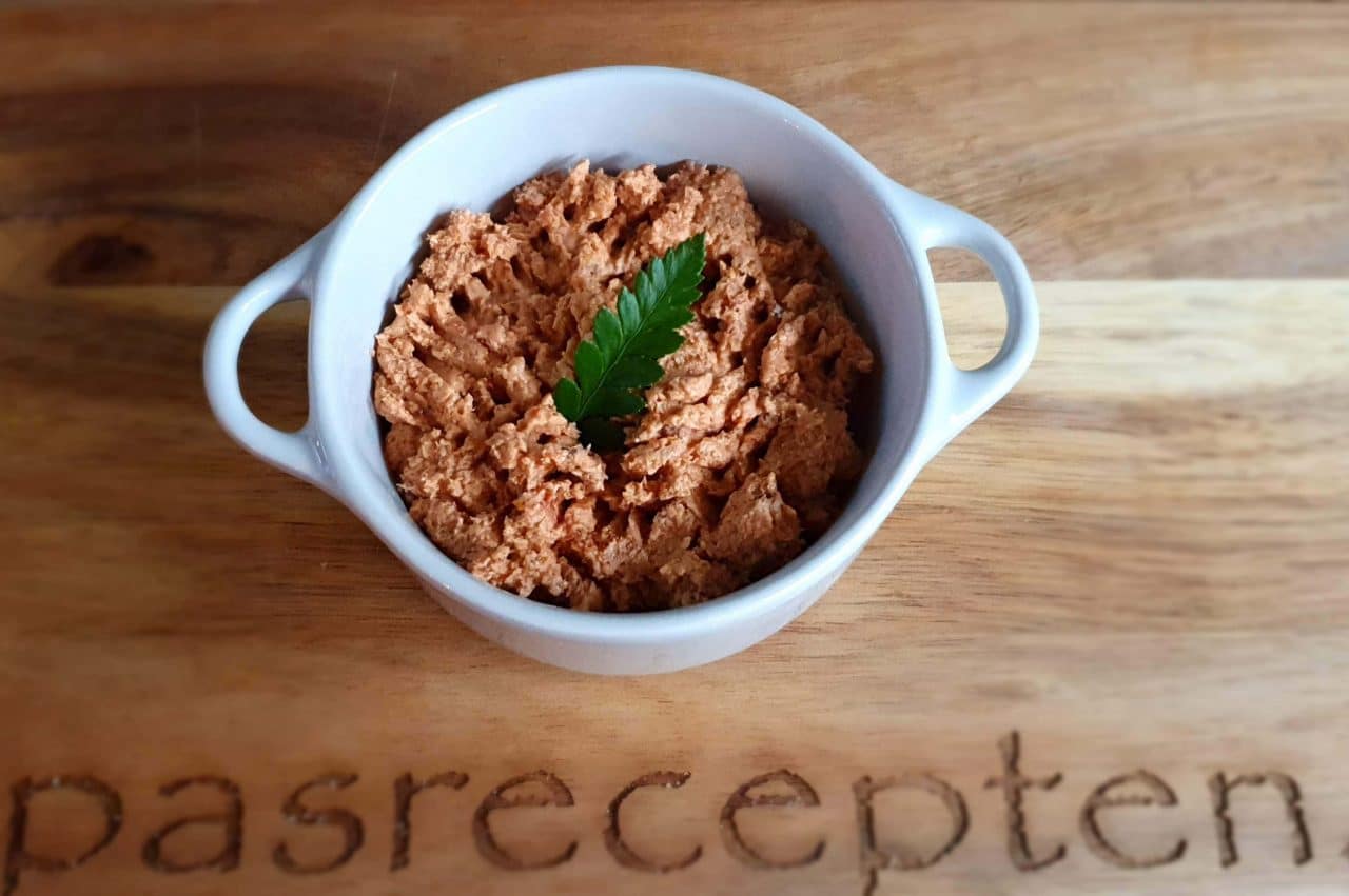 Kip spread met zongedroogde tomaten