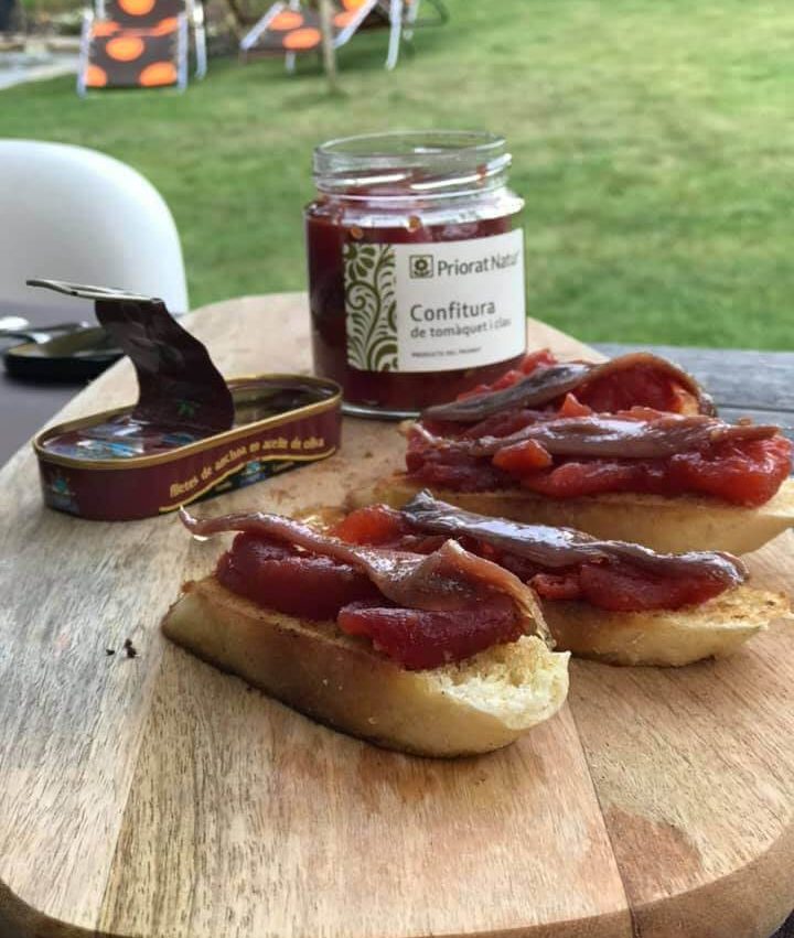Ciabatta met tomaten jam en ansjovis