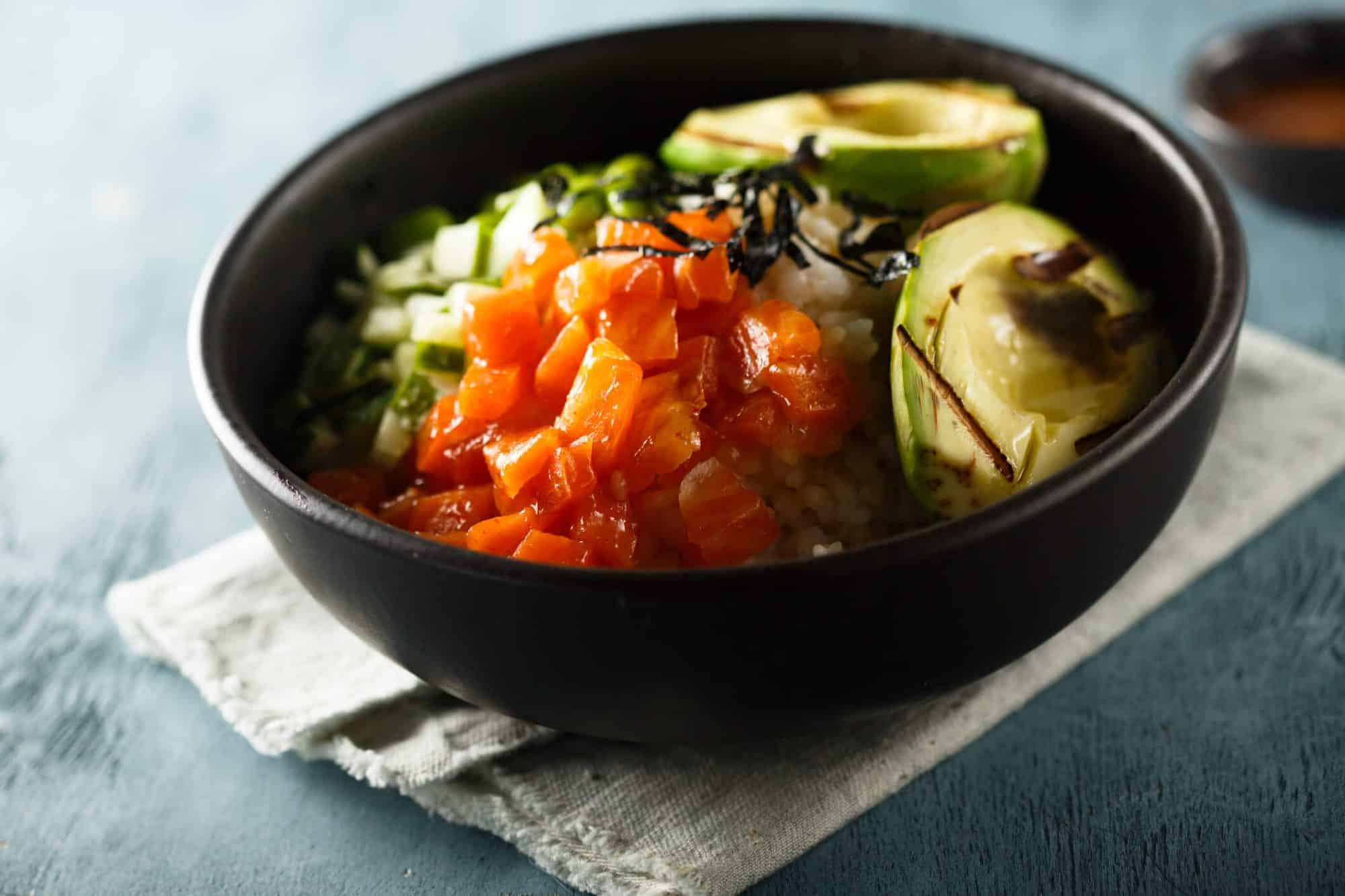 pokebowl zalm rijst kip avocado