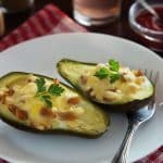 Gebakken Avocado met Kaas, Peterselie en Spek
