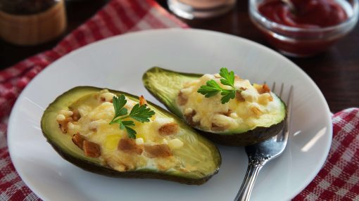 Gebakken Avocado met Kaas, Peterselie en Spek