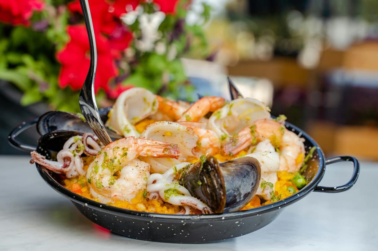 In wat voor pan kun je het beste paella maken?