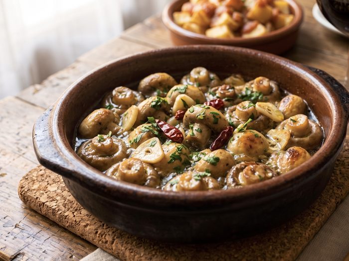 Champiñones al ajillo
